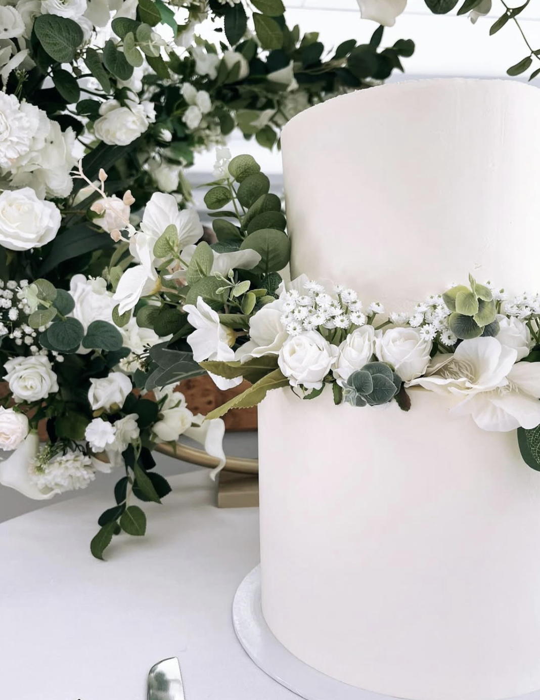 Candlelit ribbon wedding cake